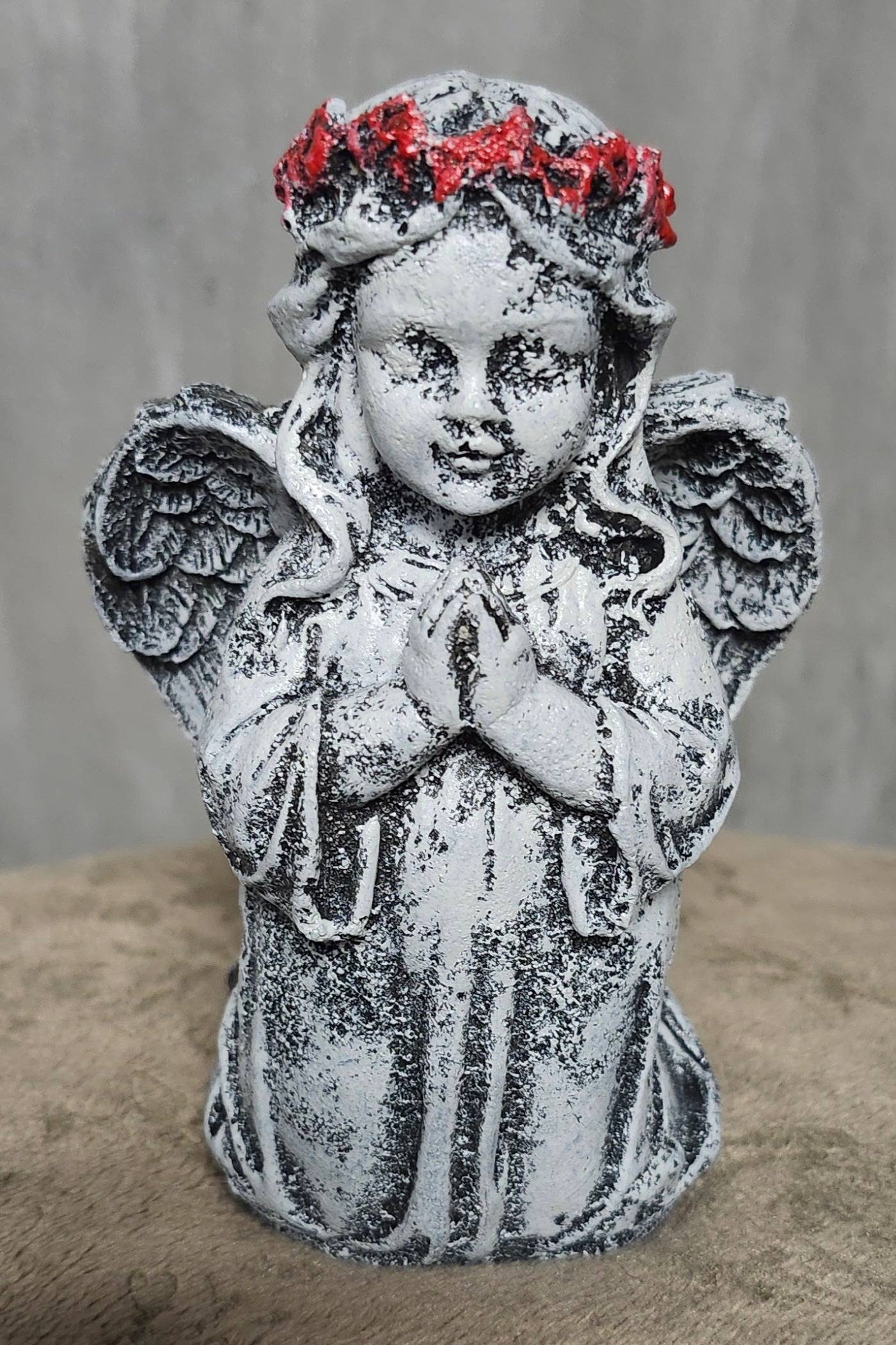 Kneeling Tiny Angel – Carriage House Studio LLC