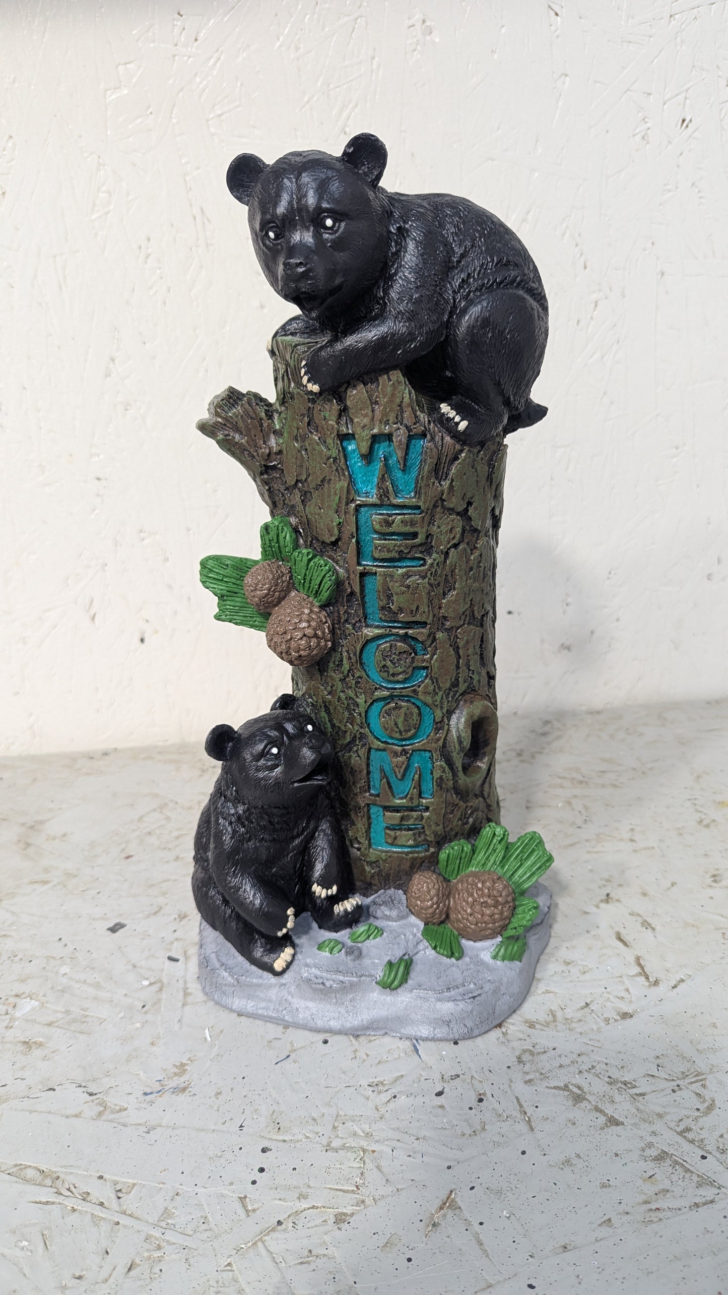 Bear welcome on stump