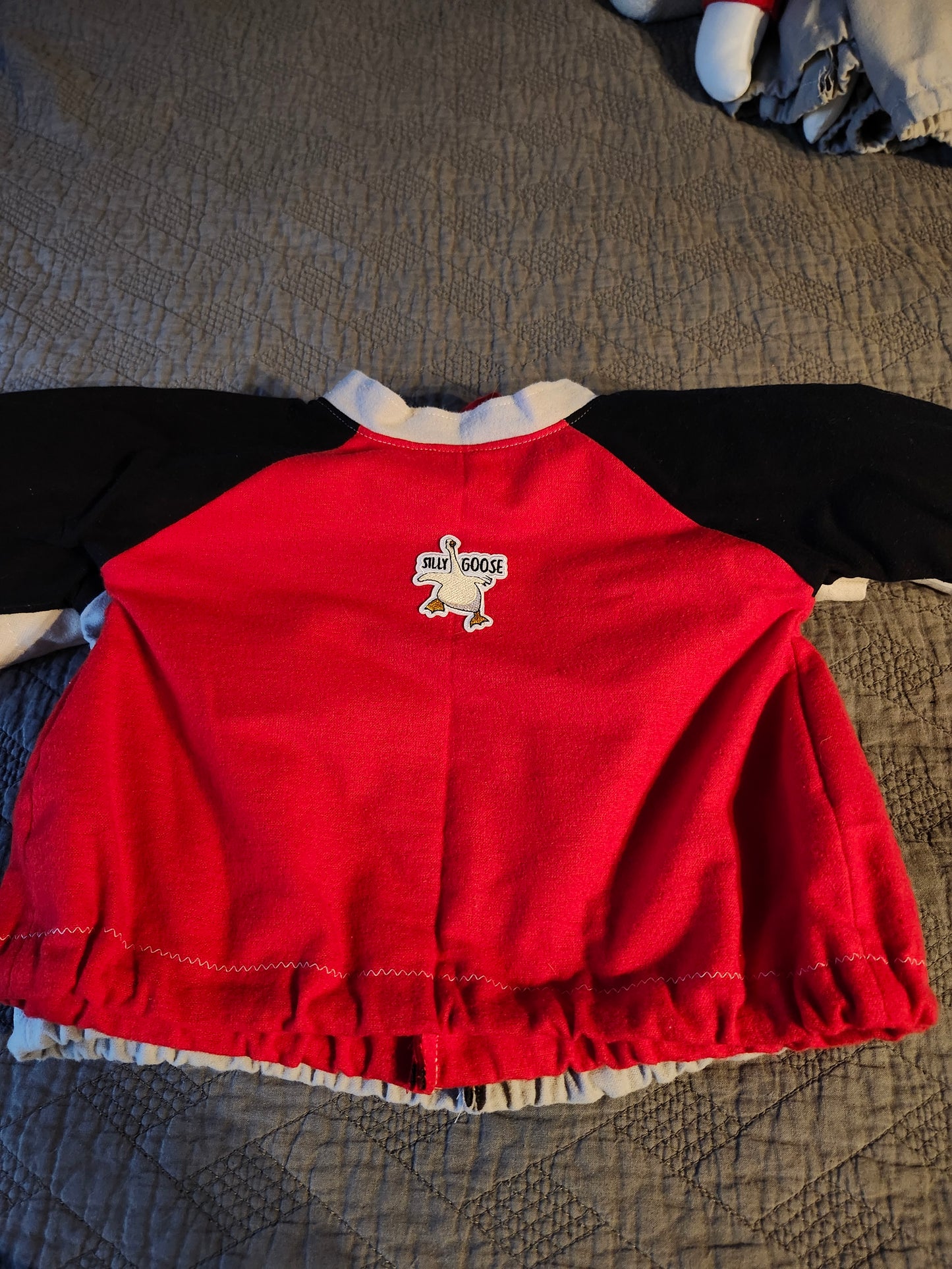 Sweatshirt silly goose patch with bow goose outfit