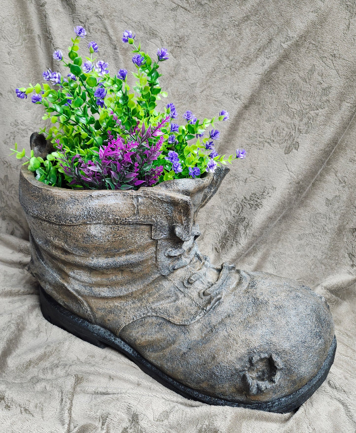 Old shoe large planter