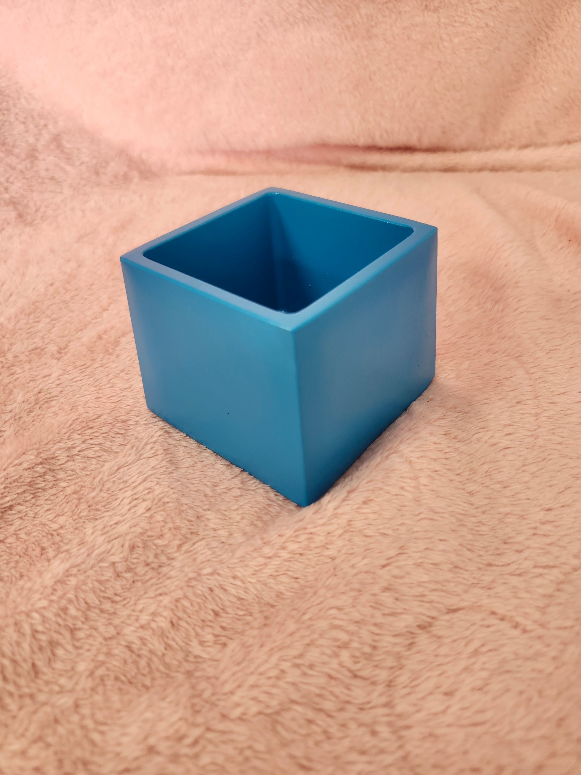 succulent in square pot Square succulent pot – Carriage House Studio LLC
