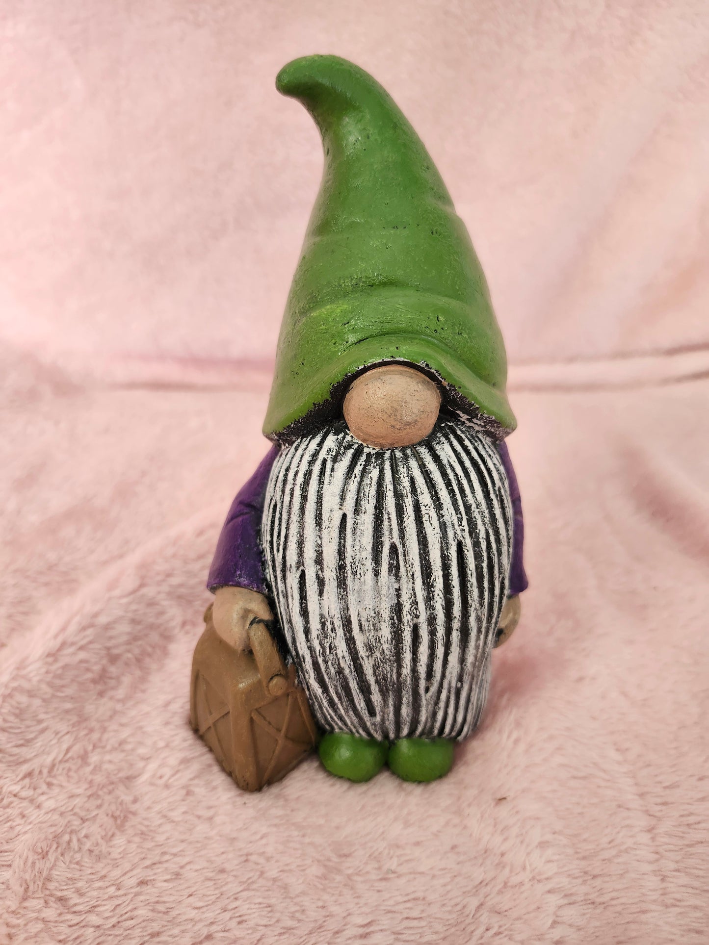 Gnome man with bag