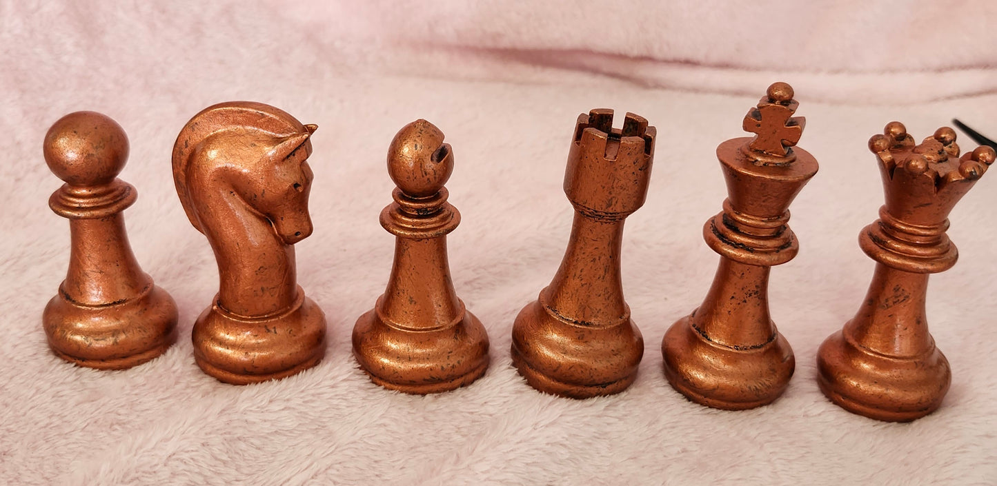 Small set of 6 chess pcs statues