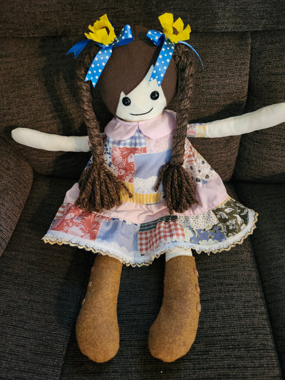 8402 Dolls with clothes