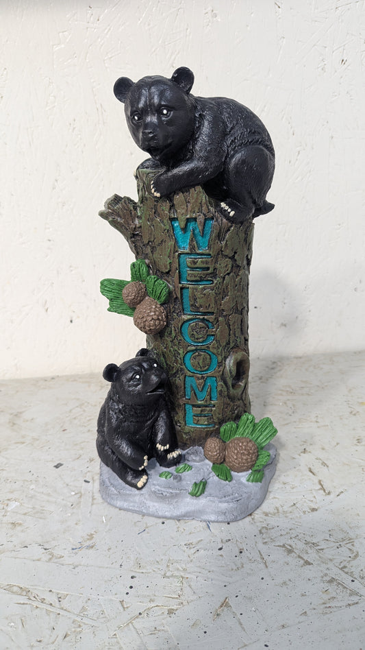 Bear welcome on stump