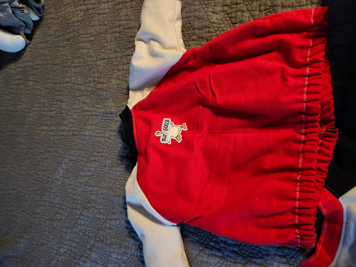 Sweatshirt silly goose patch with bow goose outfit