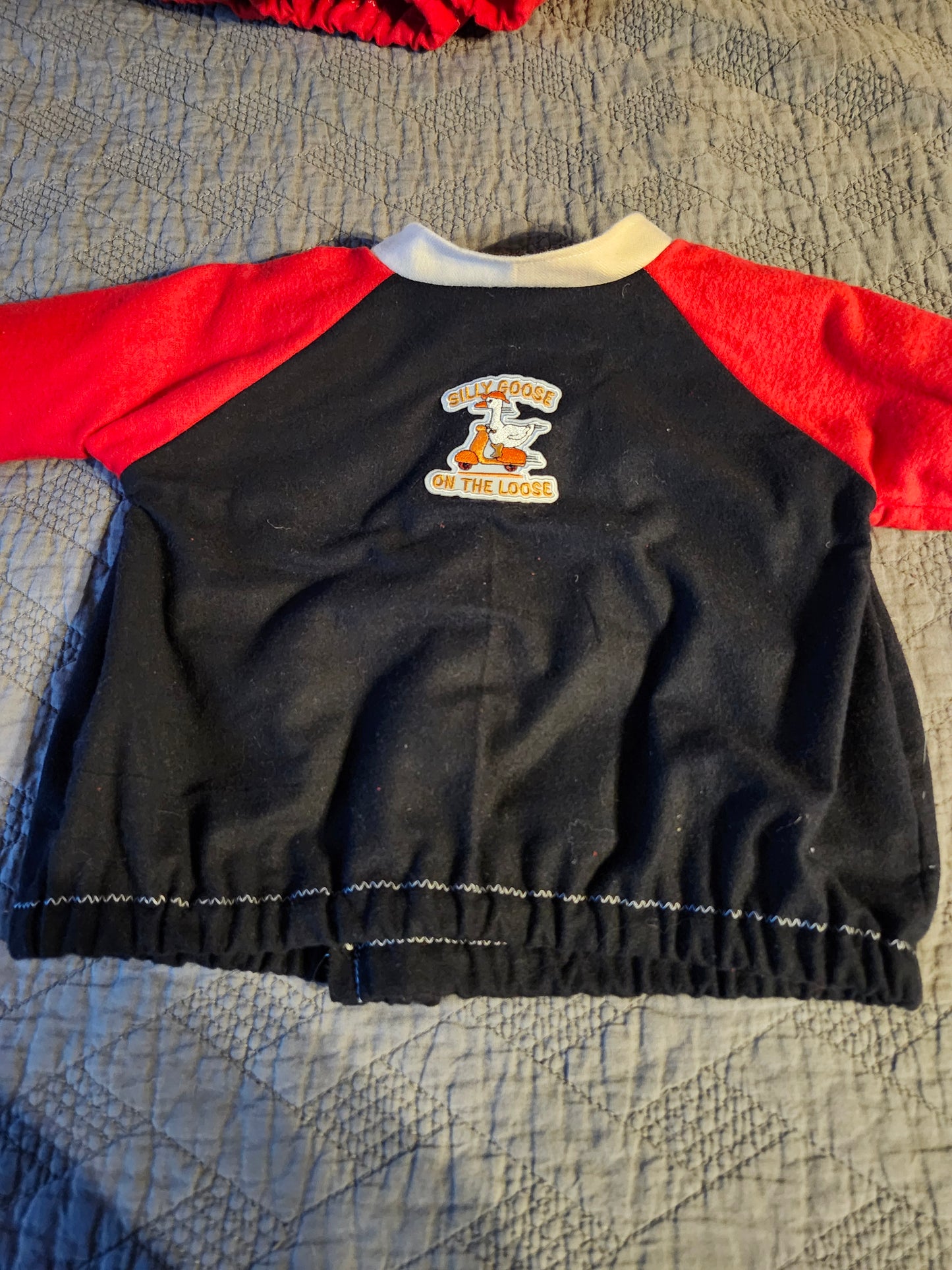 Sweatshirt Silly goose on the loose patch with bow
