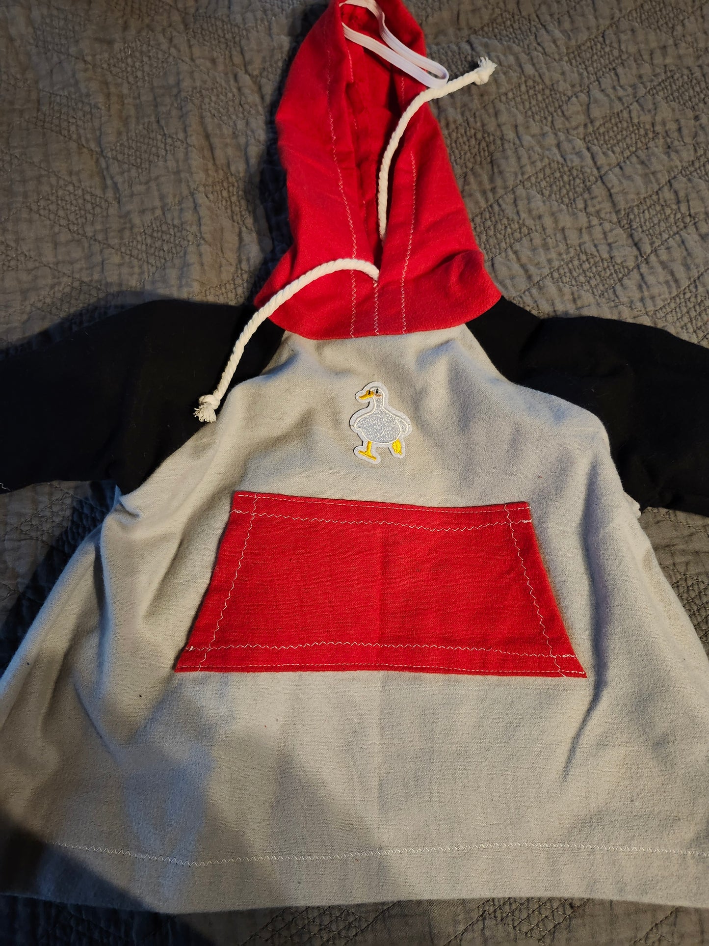 Hoodie Goose Outfit with goose patch