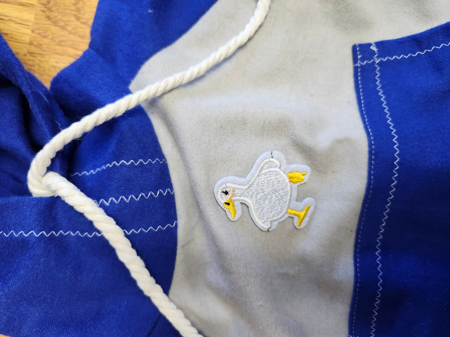 Hoodie Goose Outfit with goose patch