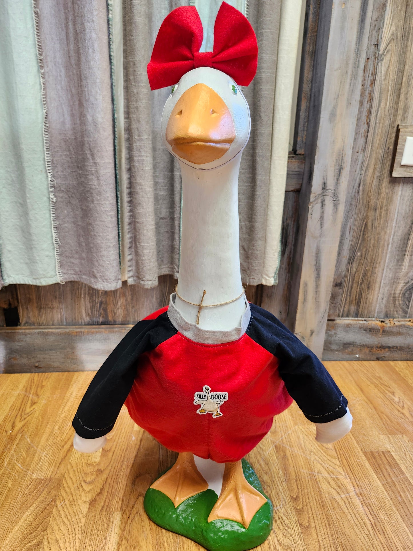 Sweatshirt silly goose patch with bow goose outfit