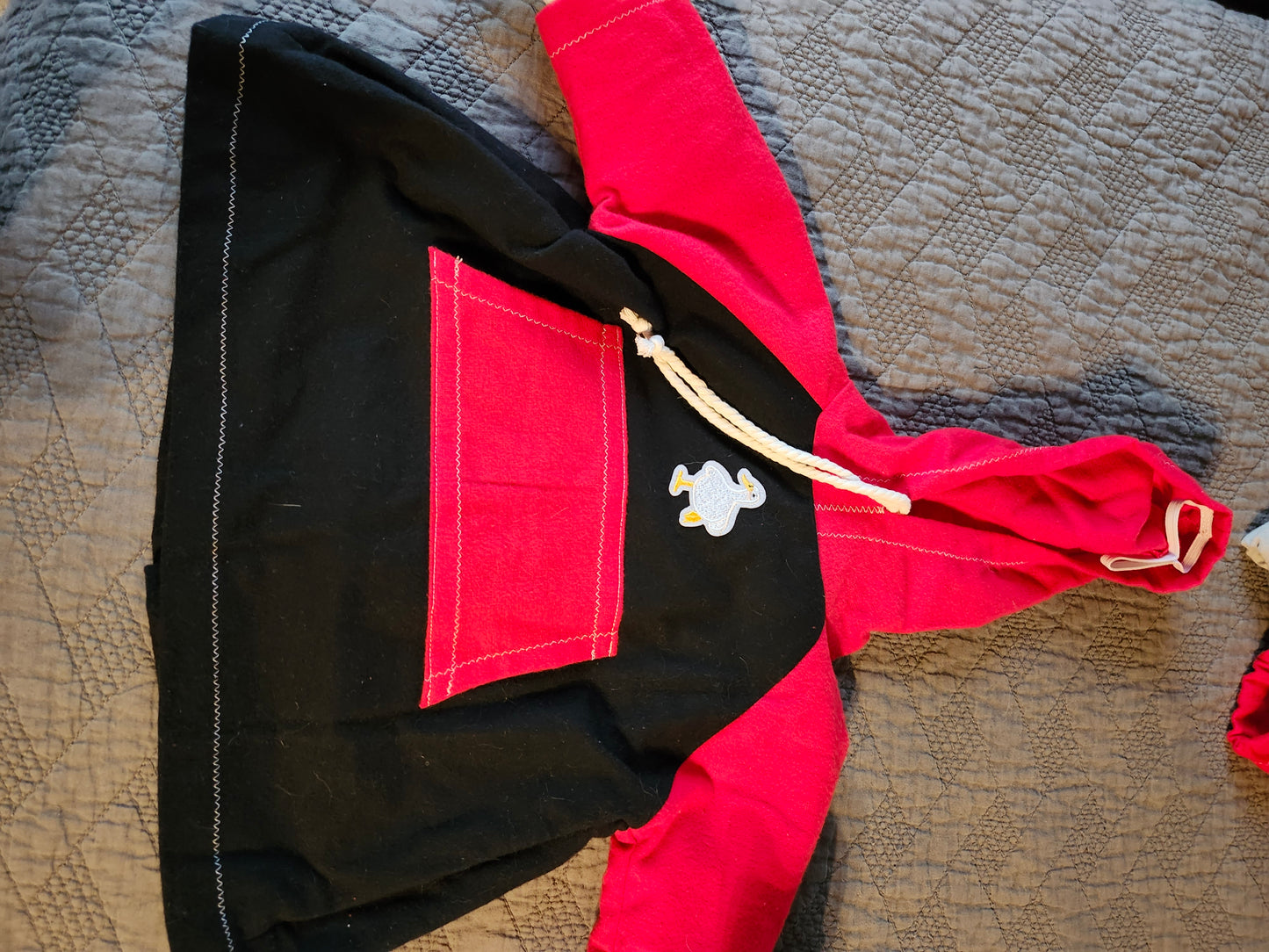 Hoodie Goose Outfit with goose patch